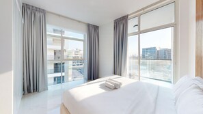 Iron/ironing board, WiFi, bed sheets - Peaceful 2 Bed l Community Views l Pool Gym Access (Arjan)