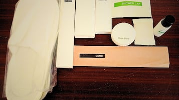 Työpöytä, kannettavalle tietokoneelle sopiva työtila, ilmainen Wi-Fi