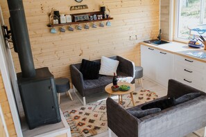 Smart TV, fireplace