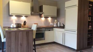 Réfrigérateur, four, plaque de cuisson, lave-vaisselle