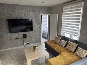 TV - Cosy apartment in the heart of Paris - Le Sacré Cœur (PARIS)