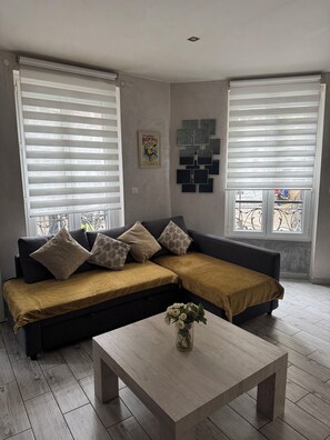 TV - Cosy apartment in the heart of Paris - Le Sacré Cœur (PARIS)