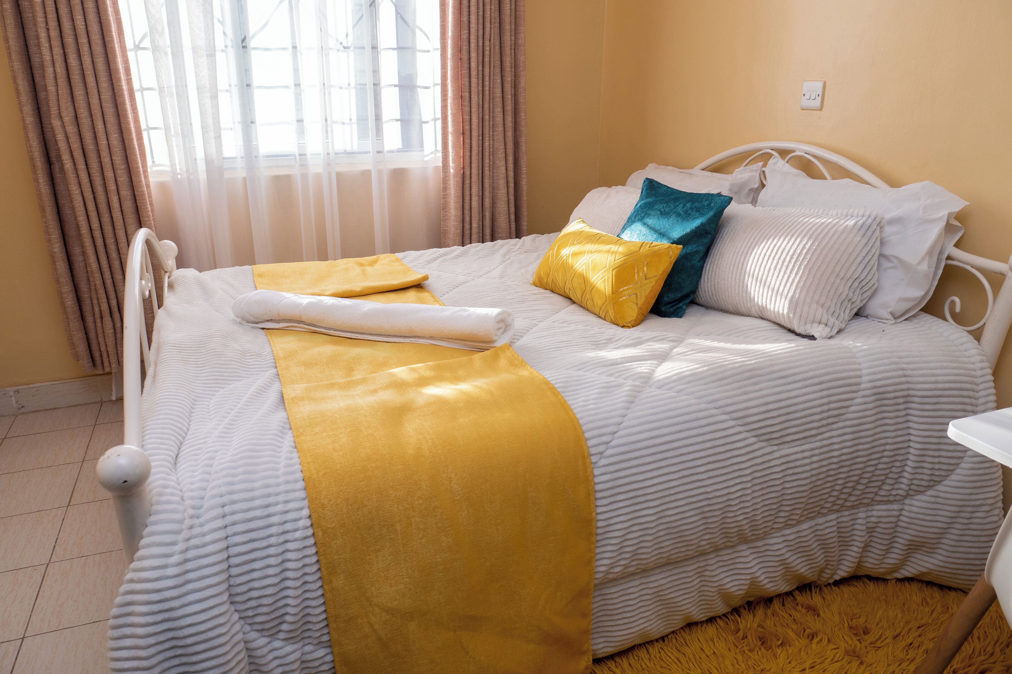 Iron/ironing board, WiFi, bed sheets