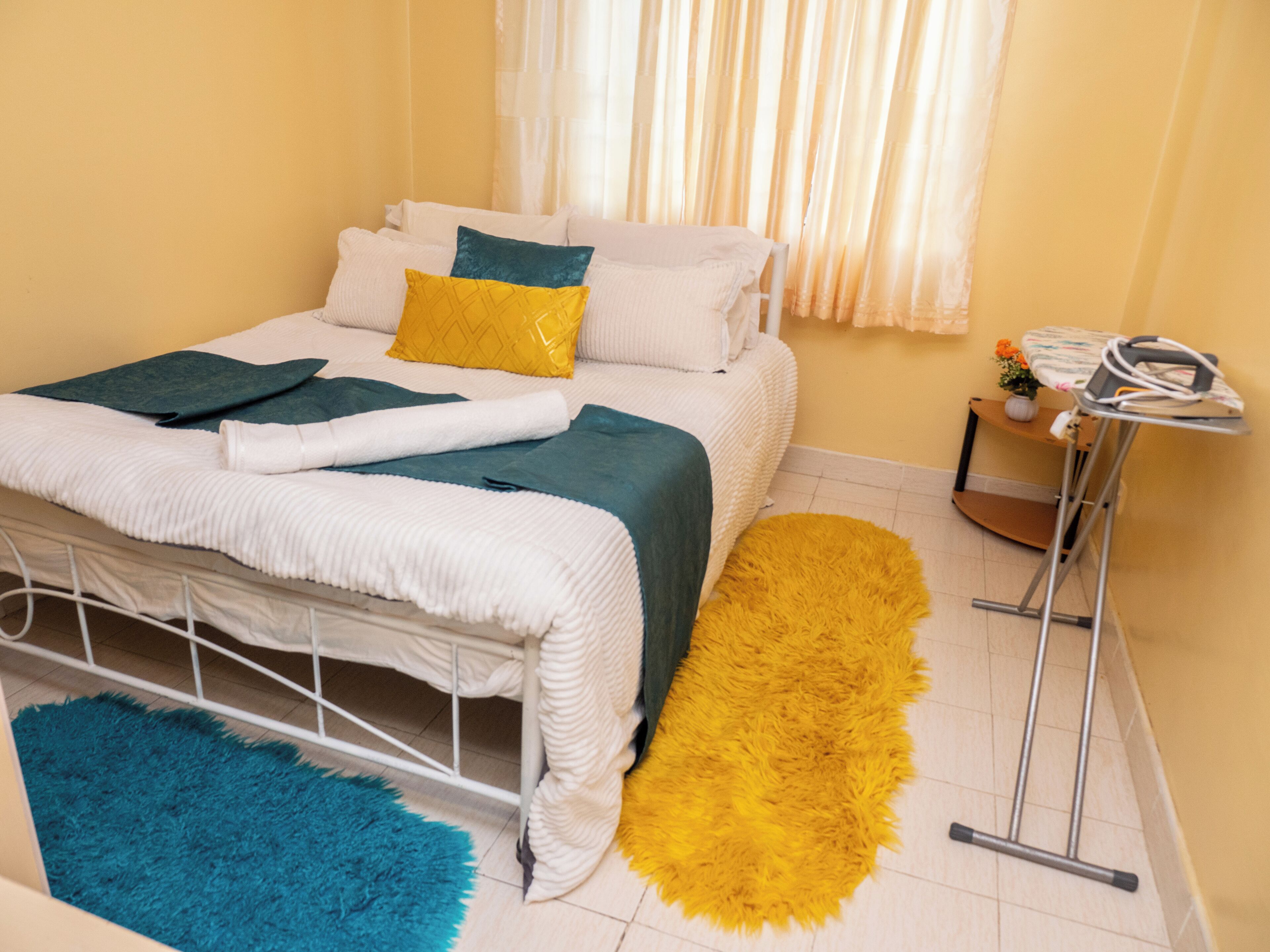 Iron/ironing board, WiFi, bed sheets