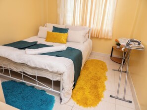 Silitysrauta/-lauta, Wi-Fi, vuodevaatteet