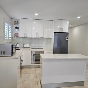 Micro-ondas, fogão, cooktop, lava-louças