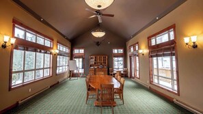 Dining - Fernie - Timberline Lodges King Fir #411 (Fernie)