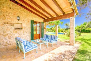 Terrace/patio - Finca Roig Petit | Mallorcan Charm in Pollensa | Private Pool & Tranquil. (Pollensa)