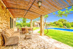 Outdoor dining - Finca Roig Petit | Mallorcan Charm in Pollensa | Private Pool & Tranquil. (Pollensa)