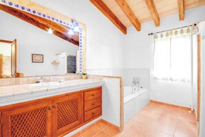 Shower, towels, soap, toilet paper - Finca Roig Petit | Mallorcan Charm in Pollensa | Private Pool & Tranquil. (Pollensa)