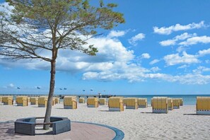 On the beach - Captain's Quarters 1 (Dahme)