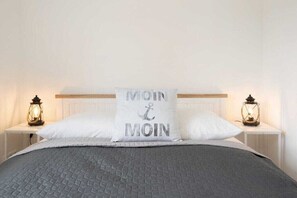 1 bedroom, iron/ironing board, free WiFi - Captain's Quarters 1 (Dahme)