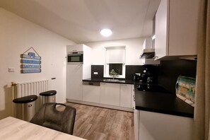 Fridge, microwave, oven, stovetop - Villa in Kamperland (Kamperland)