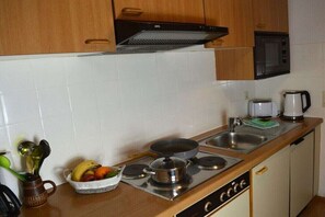 Réfrigérateur, plaque de cuisson, lave-vaisselle