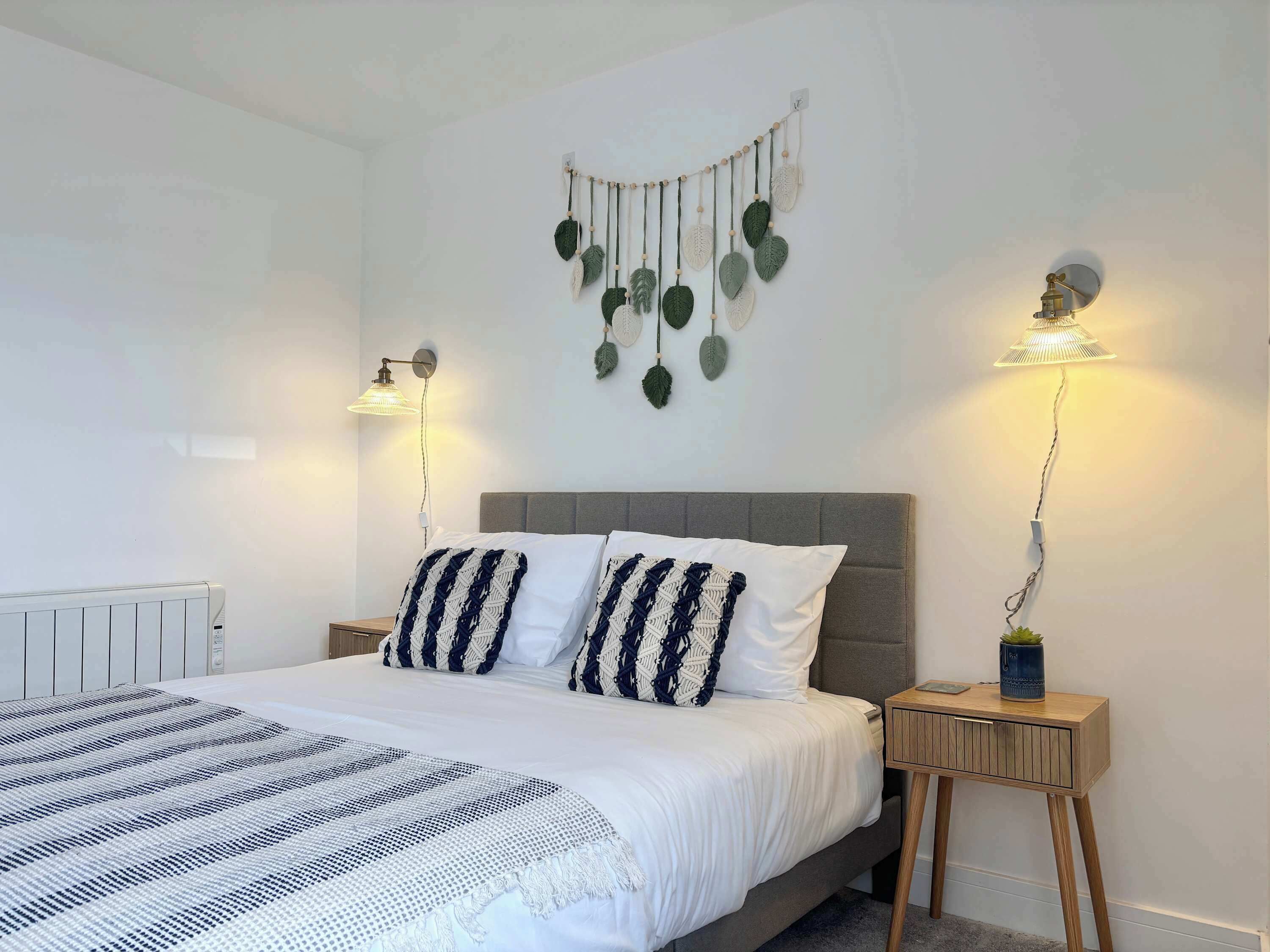 Travel crib, WiFi, bed sheets