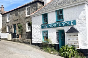 Exterior - Poldark Charming Mousehole Harbour Cottage (Mousehole)