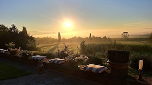 A sunrise over a rural landscape with a stone pathway, a bench, and a trash bin. - Stunning  villa with private pool, WIFI, A/C, TV, veranda, pets allowed and panoramic view (Torre)