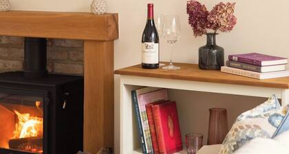 Stylish 3-Bed Luxury Cottage • High-End Renovation & Beautiful Design