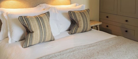 Ferros/tábuas de passar roupa, Wi-Fi, roupa de cama