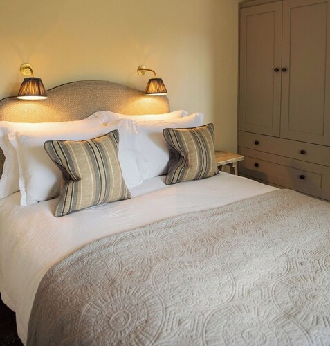 Stylish 3-Bed Luxury Cottage • High-End Renovation & Beautiful Design