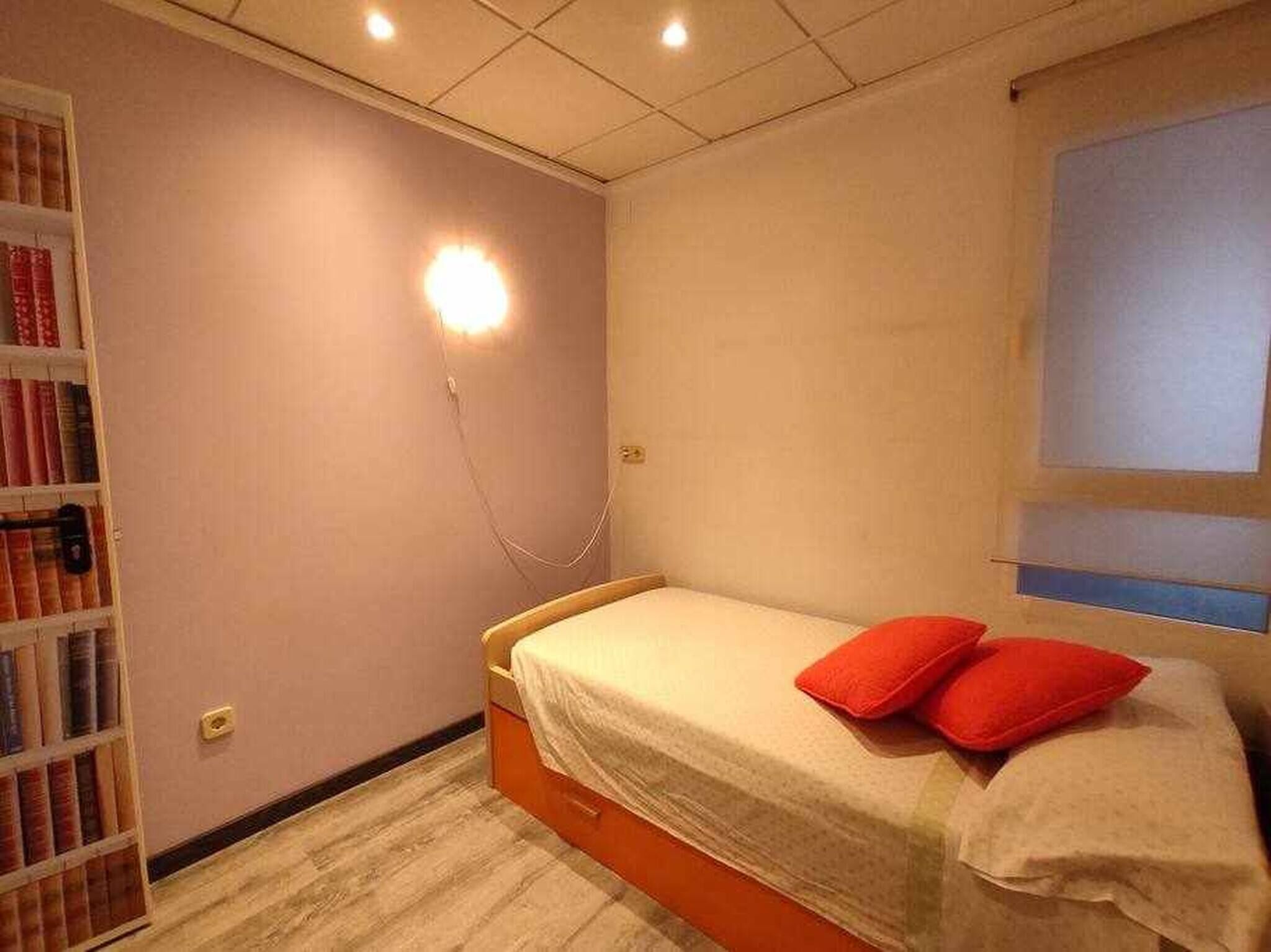 Tabla de planchar con plancha, Internet, ropa de cama