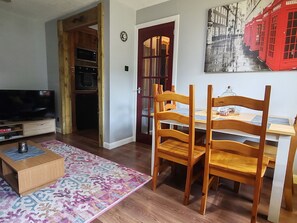Dining - One bedroom house, sleeps 4, BBQ, Garden, (Inverness)