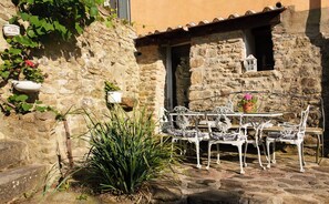 Outdoor dining - Cosy room for 12 people with A/C, private pool, WIFI, TV, patio and pets allowed (Penna)