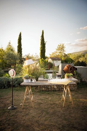 تناول الطعام بالخارج