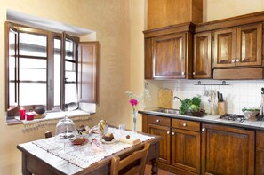 Fridge, microwave, oven, stovetop - Cosy room for 12 people with A/C, private pool, WIFI, TV, patio and pets allowed (Penna)