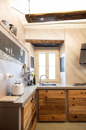 Fridge, microwave, oven, stovetop - Cosy room for 12 people with A/C, private pool, WIFI, TV, patio and pets allowed (Penna)