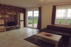 Smart TV, fireplace - Holiday home in Schaprode with barbecue (Schaprode)