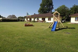 Children’s area - Holiday home in Schaprode with barbecue (Schaprode)