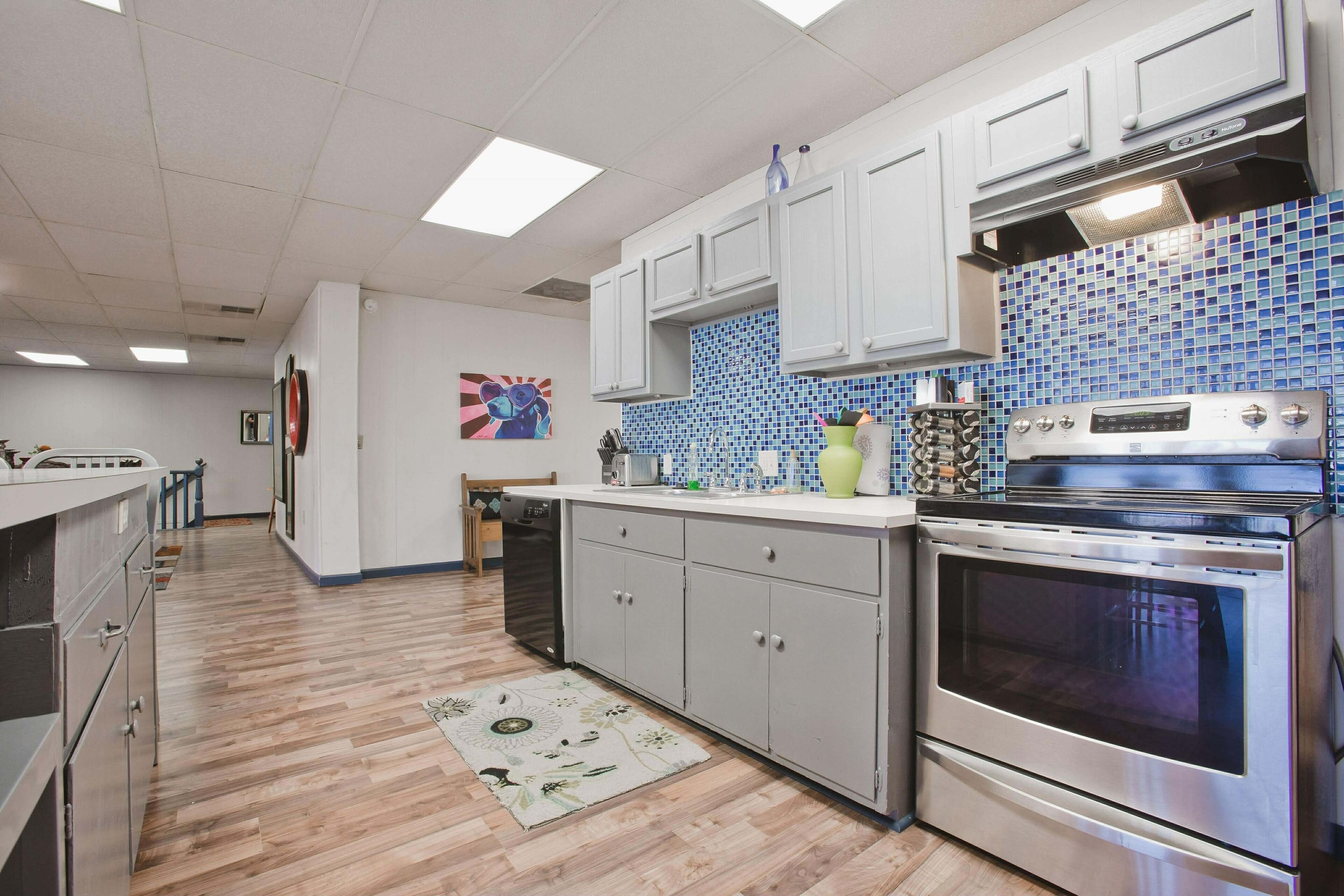 Microondas, horno, parrilla de estufa y lavavajillas 