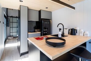 Geladeira, fogão, cooktop, lava-louças