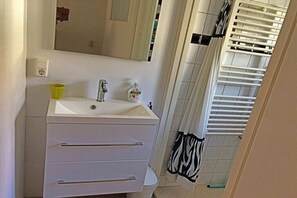 Shower - "Studio by the Water" (Broek op Langedijk)