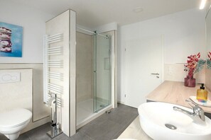 Shower, hair dryer - ART-partment Pink Dream (Laboe)