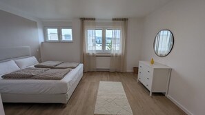 Bügeleisen/Bügelbrett, WLAN, Bettwäsche