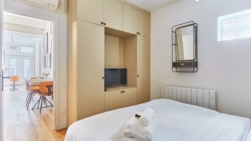 3 chambres, bureau, fer et planche Ă repasser, draps fournis