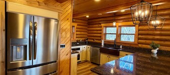 New LUXE Lakefront Cabin w/hottub|sauna|