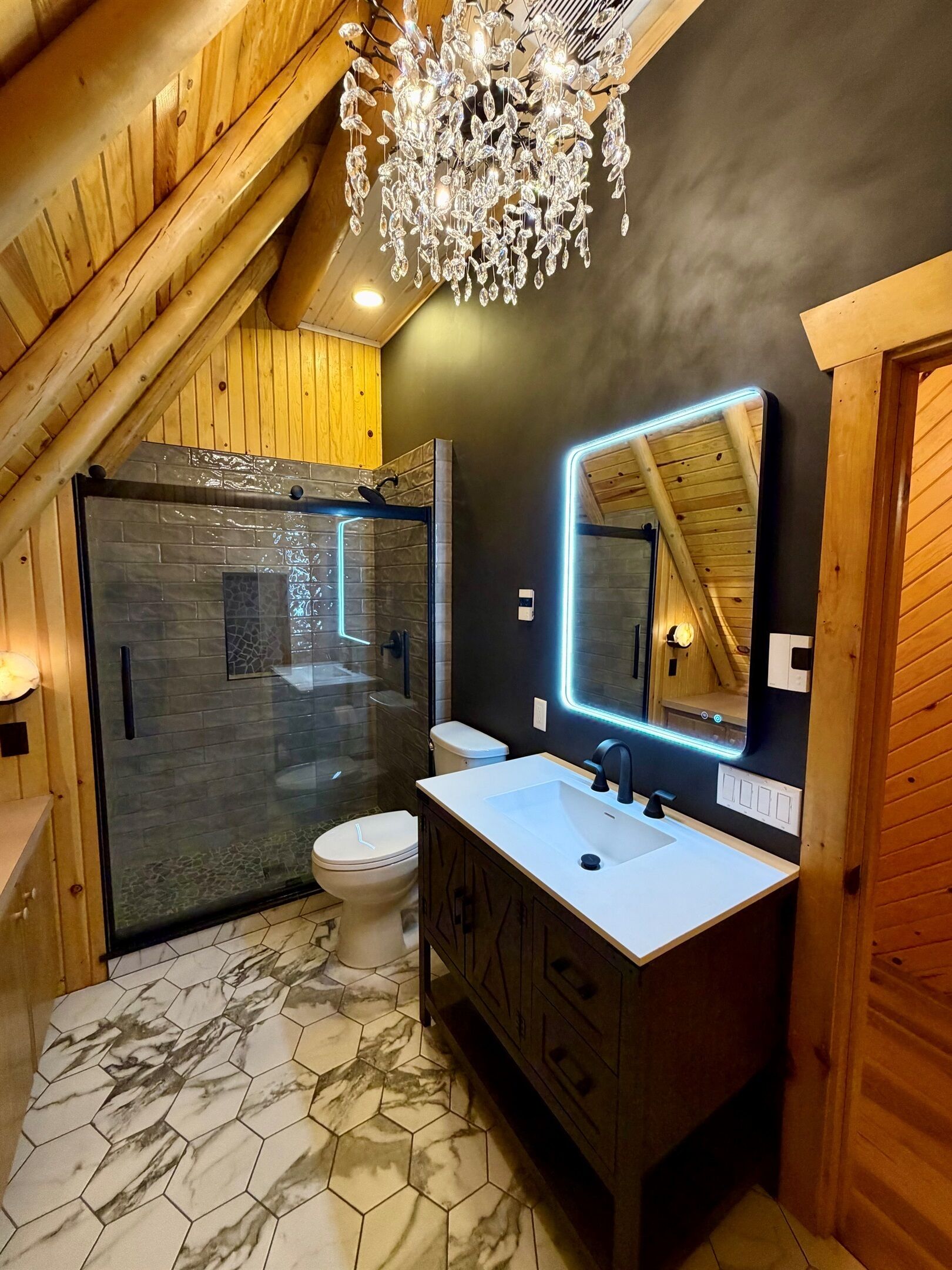 Douche, séchoir à cheveux, serviettes fournies