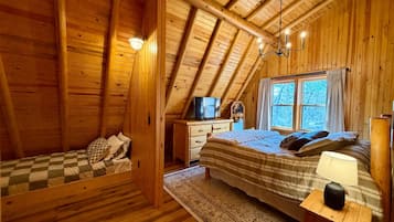 4 bedrooms, desk, free WiFi, bed sheets
