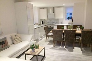 Smart TV, fireplace, books - Holiday home with 4 bedrooms (Sankt Peter Ording)