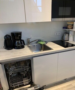 Fridge, microwave, stovetop, dishwasher - Holiday apartment with 0 bedrooms (St. Peter Ording)