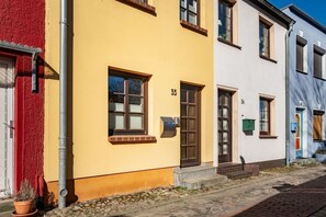 Exterior detail - "Boddenhus" Gartenstraße 35 - Comfortable vacation home "Boddenhus" in Barth with (Barth)