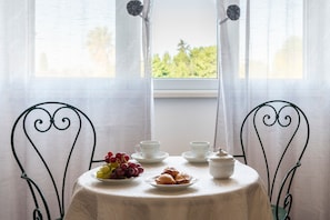 Dining - Villa 'Tubola' with Shared Pool, Wi-Fi and Air Conditioning (Lizzanello)