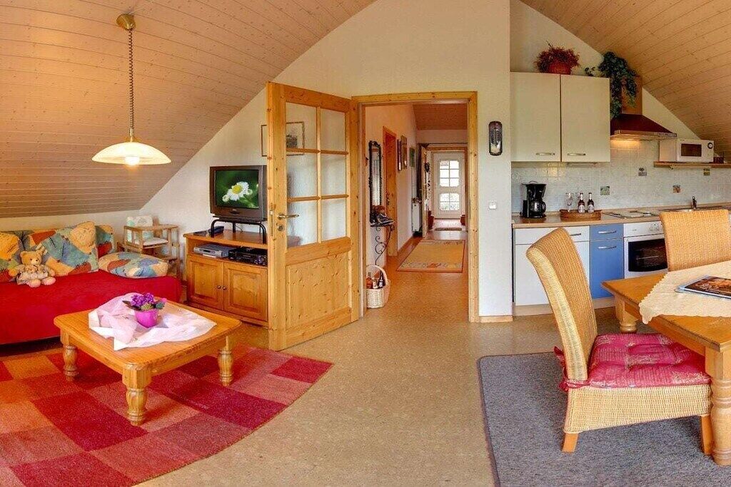 Smart-TV, Bücher, Stereoanlage