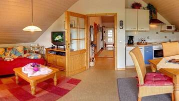 Smart-TV, Bücher, Stereoanlage