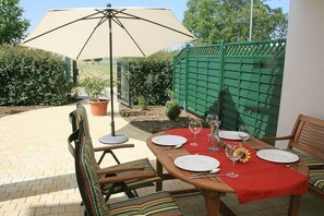 Outdoor dining - Holiday apartment with 1 bedroom (Bad Krozingen)