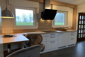 Køleskab, mikrobølgeovn, ovn, kogeplade