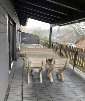 Outdoor dining - Holiday home in Schmallenberg with barbecue (Schmallenberg)